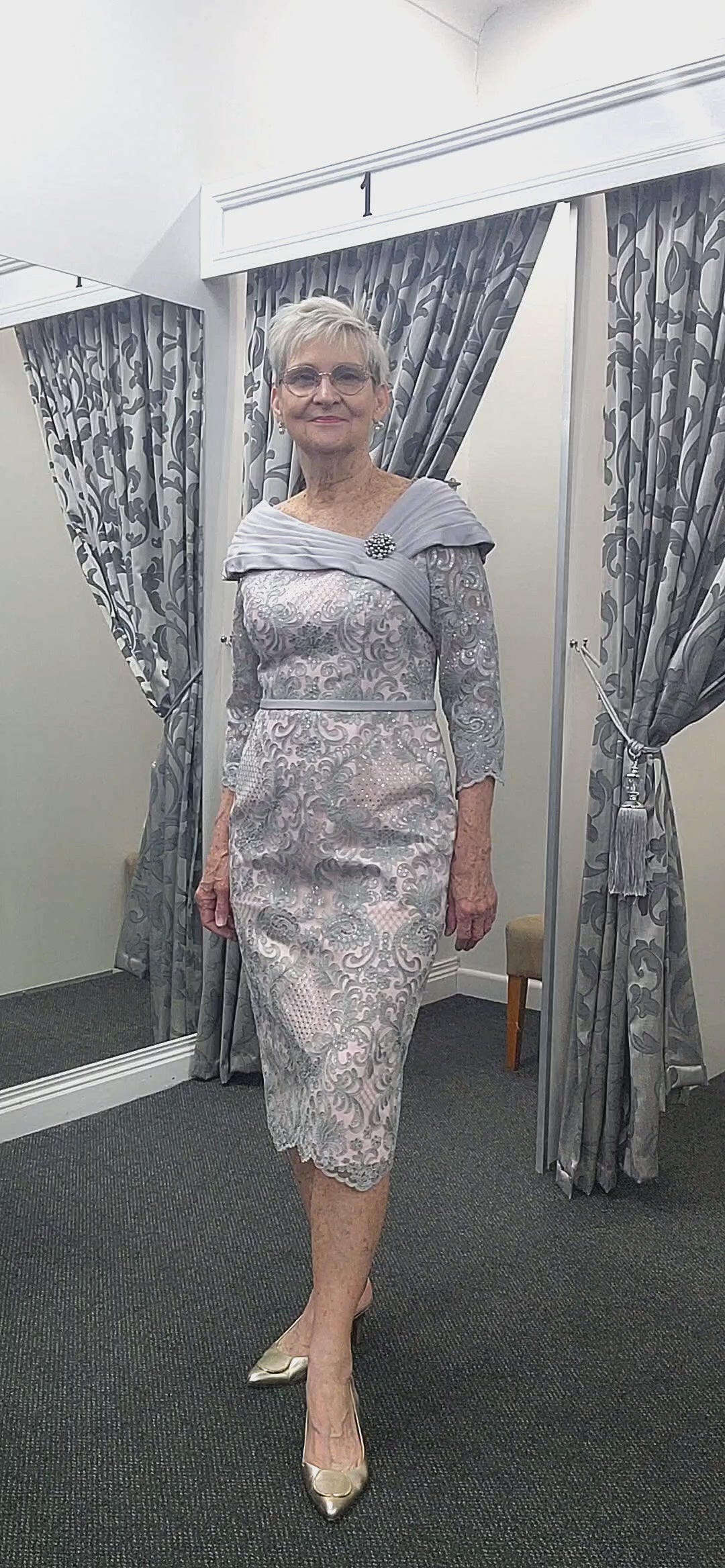 A stunning formal lace mother of the bride dress by Veni Infantino -992106A - Silver and Ice Pink A stunning formal lace mother of the bride dress by Veni Infantino -992106A - Silver and Ice Pink