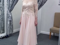 👉 Soft Peach Pink Beaded Lace Mother of the Bride Dress – Tea Length Chiffon Skirt 992710